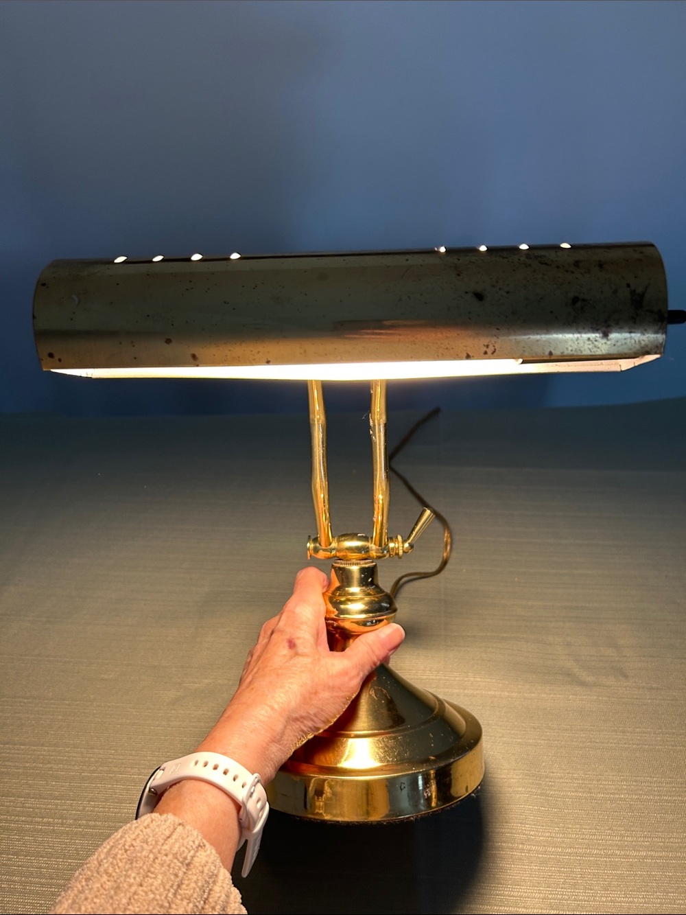 MCM Brass Piano/Desk Bankers Lamp - Polished Gold Finish H 11 in Diameter 6 in - Picture 7 of 9